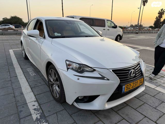 מודעת רכב לקסוס IS