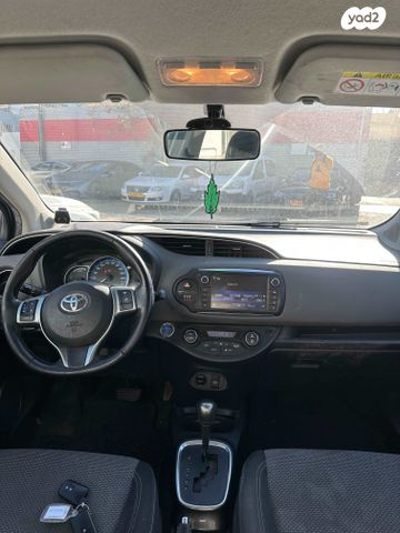 טויוטה יאריס