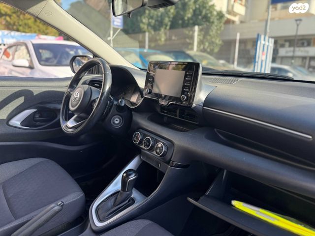 טויוטה יאריס