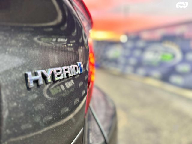 מודעת רכב טויוטה C-HR