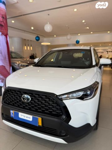 מודעת רכב טויוטה קורולה קרוס