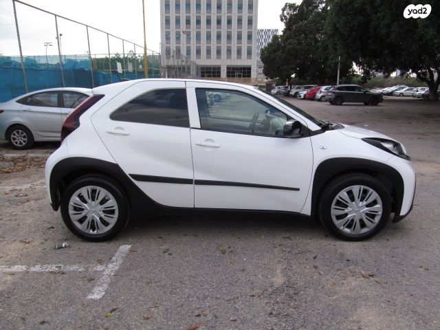 טויוטה אייגו X