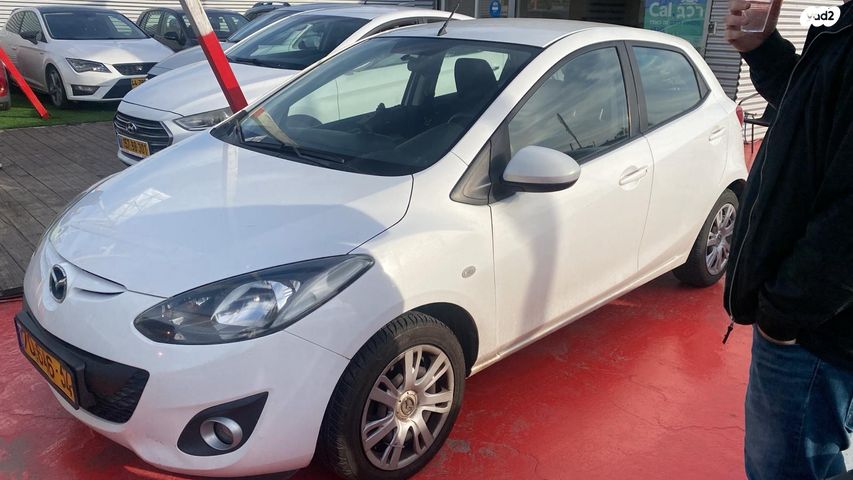 מודעת רכב מאזדה 2