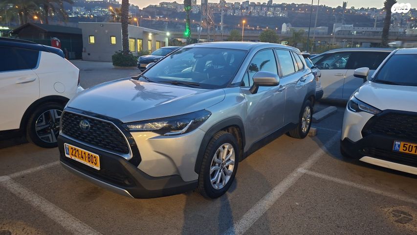 מודעת רכב טויוטה קורולה קרוס