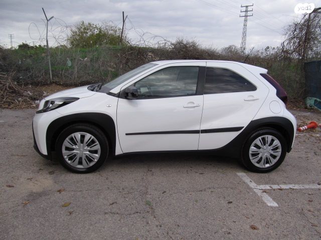 טויוטה אייגו X