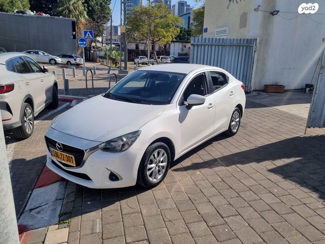 מודעת רכב מאזדה 2