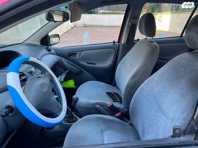 טויוטה יאריס