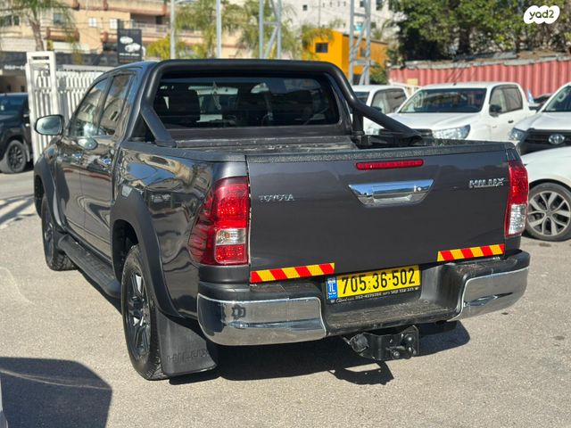 טויוטה יאריס