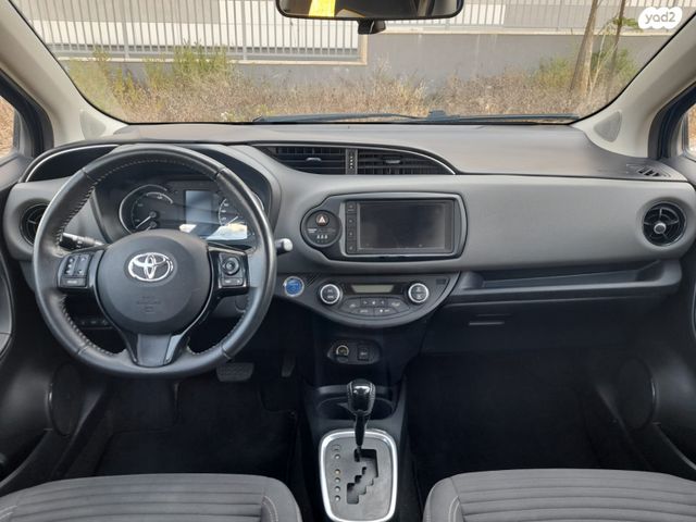 טויוטה יאריס