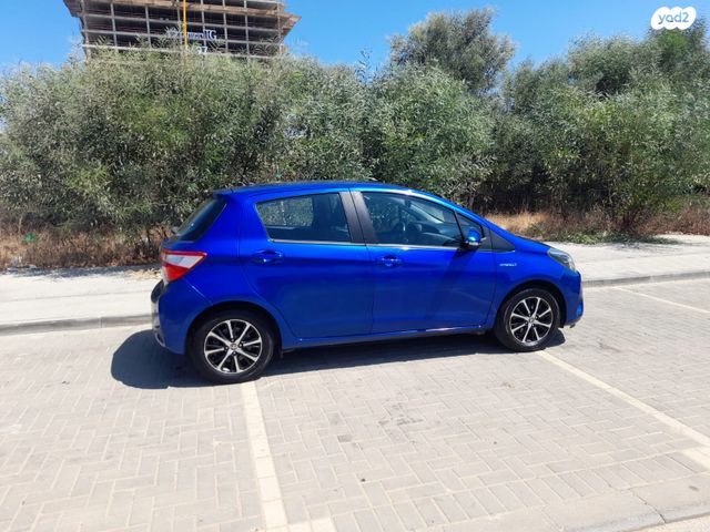 טויוטה יאריס