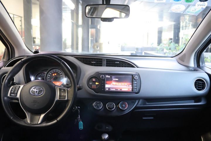 טויוטה יאריס