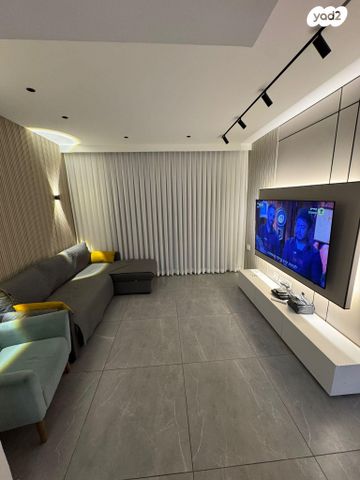 ברל כצנלסון 72