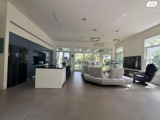 בית פרטי/ קוטג', חרוב 1, בני דרור, בני דרור