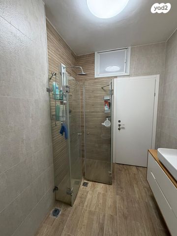 גג/ פנטהאוז, קרית שמונה 9, קרית שרת מערב, חולון