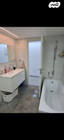 דירה, אנילביץ' 11, לב העיר, בת ים