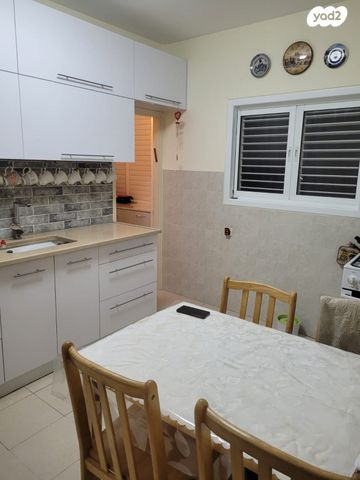 דירה, חזון אי"ש 11, רמב"ם, ראשון לציון