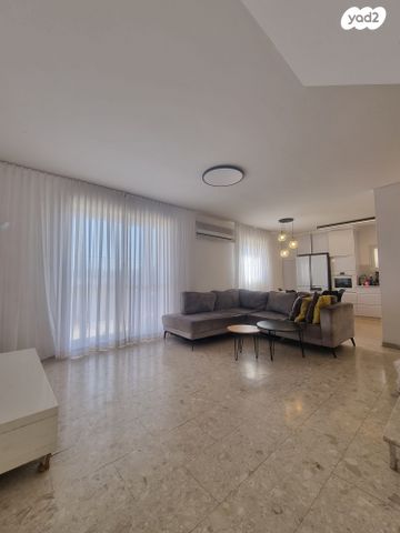 דופלקס, השיקמה 11, צמח השדה, מעלה אדומים