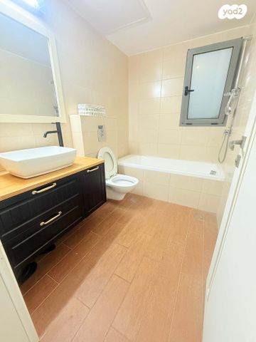 דירה, משה פריד 43, חצרות המושבה, רחובות