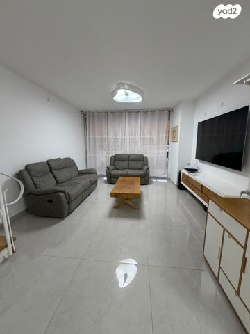 גג/ פנטהאוז, קרית שמונה 9, קרית שרת מערב, חולון