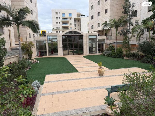 אוריאל אופק 10