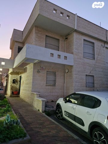 חנוך לוין 10