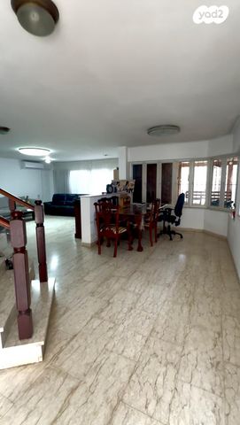 דו משפחתי, חרוב 8, לוד הצעירה, לוד