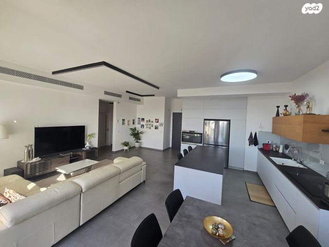 גג/ פנטהאוז, וייצמן 131, קרית שז"ר, רעננה