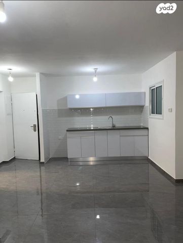 השר בכור שטרית 16