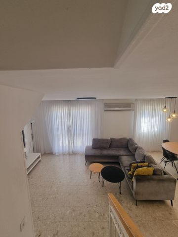 דופלקס, השיקמה 11, צמח השדה, מעלה אדומים