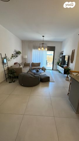 דירת גן, רקפת 9, הפרחים, חריש