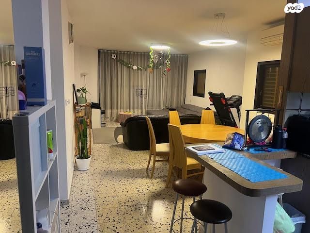 זאב ברנדה 23