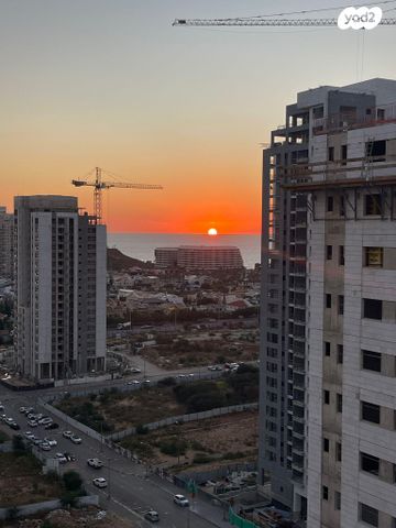 אהוד מנור 32