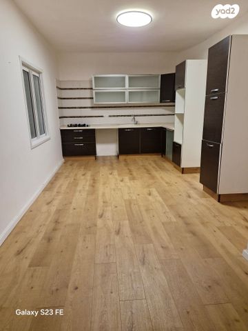 דו משפחתי, יד ושם 4, סלע, רחובות