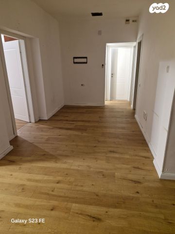 דו משפחתי, יד ושם 4, סלע, רחובות