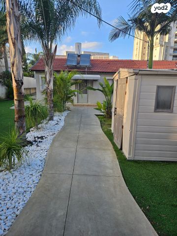 דו משפחתי, משעול הסייפן 25, הפרחים, קרית גת