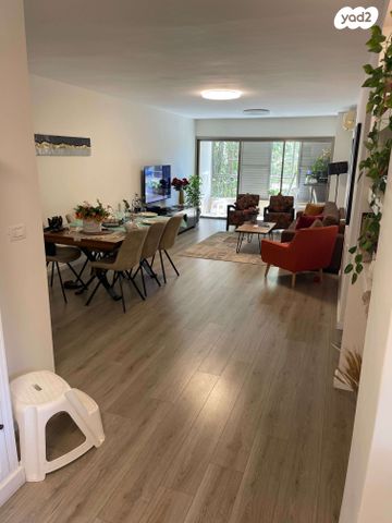 מונטיפיורי 21