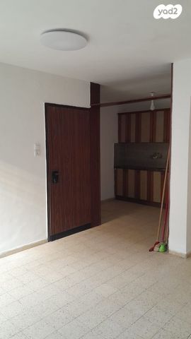 דירה, ארלוזורוב 25, מרכז העיר, קרית אתא