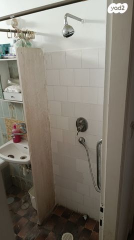 דירה, הרב עוזיאל 12, רסקו א', חולון