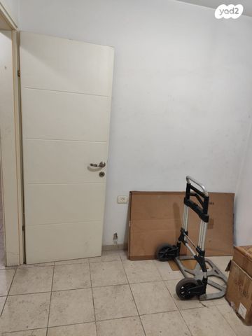 מחסן, עין גדי 5, שינקין, גבעתיים