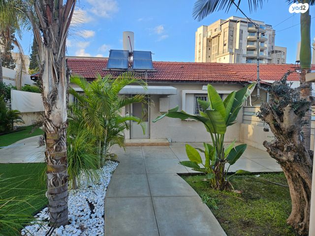 דו משפחתי, משעול הסייפן 25, הפרחים, קרית גת