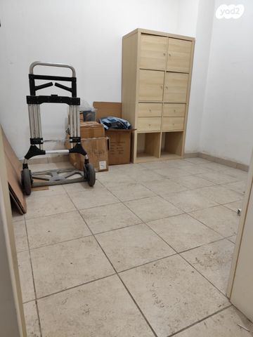 מחסן, עין גדי 5, שינקין, גבעתיים