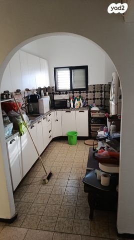 דירה, הרב עוזיאל 12, רסקו א', חולון