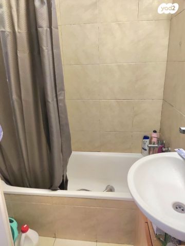 דירה, באר אורה 16, נווה רם, שיכון מזרחי, רמת גן