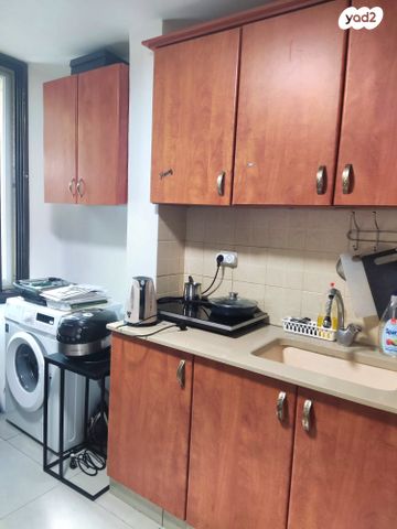 דירה, באר אורה 16, נווה רם, שיכון מזרחי, רמת גן