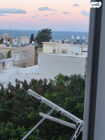 ארלוזורוב 64