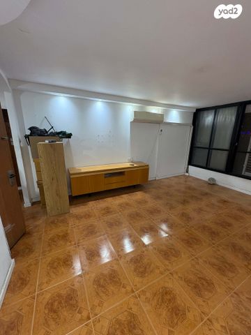 דירה, הרב עוזיאל 21, רמב"ם, חדרה