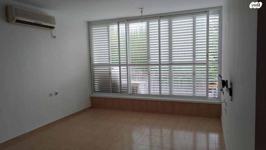 אריה שנקר 22