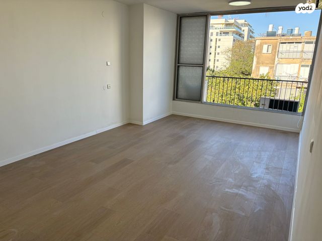 דירה, הגיבור האלמוני 30, יד אליהו, תל אביב יפו