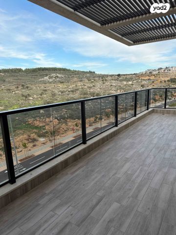 גג/ פנטהאוז, חולית 14, שאר העיר, כפר ורדים