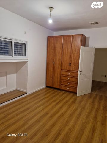 דו משפחתי, יד ושם 4, סלע, רחובות